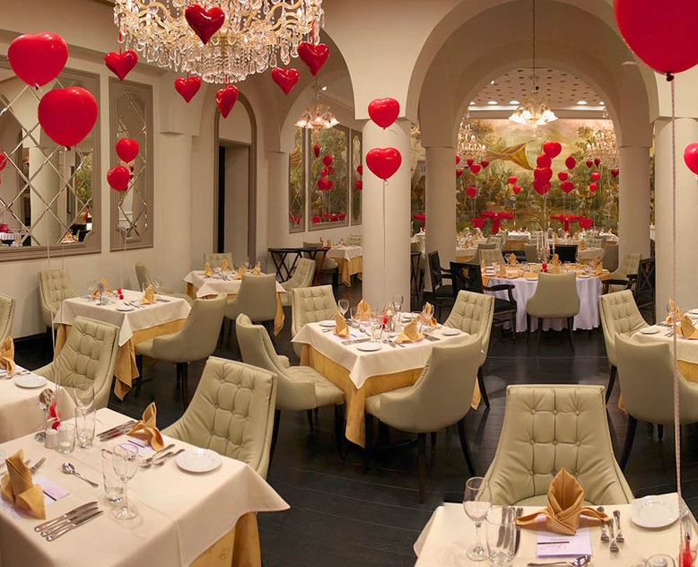 Rhodes wedding ceremonay at Grande Albergo Wedding Venue